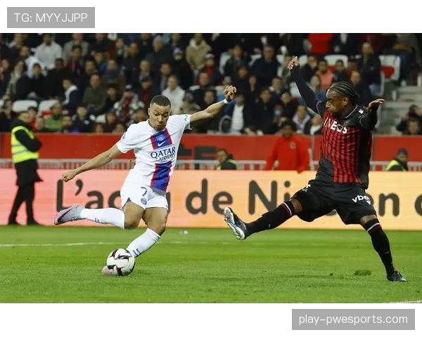 镜头下的法甲：巴黎时装周期间，多家俱乐部与时尚品牌推出联名系列